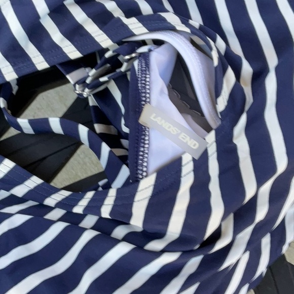 Lands End Bathing Suit Top (18W) - Picture 4 of 5